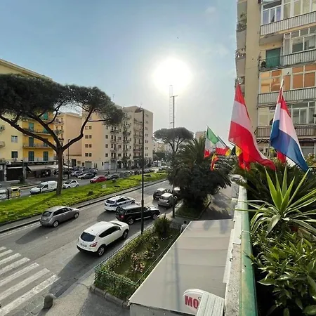 Domus Cesare ホームステイ *