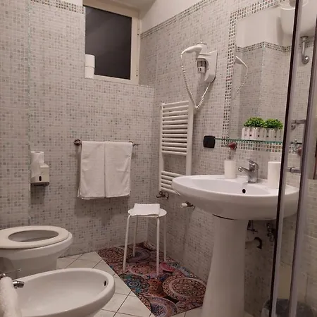 Domus Cesare ホームステイ ナポリ